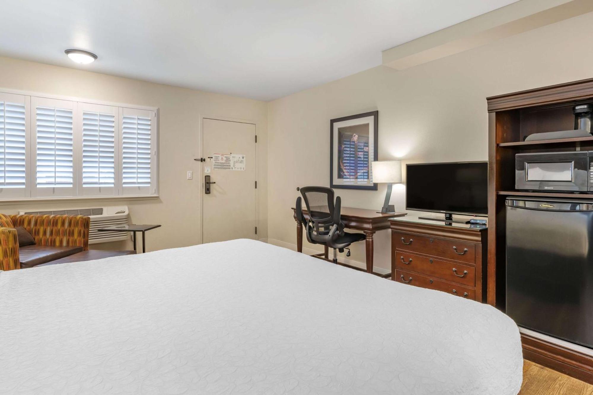 Western Rose Garden 3*