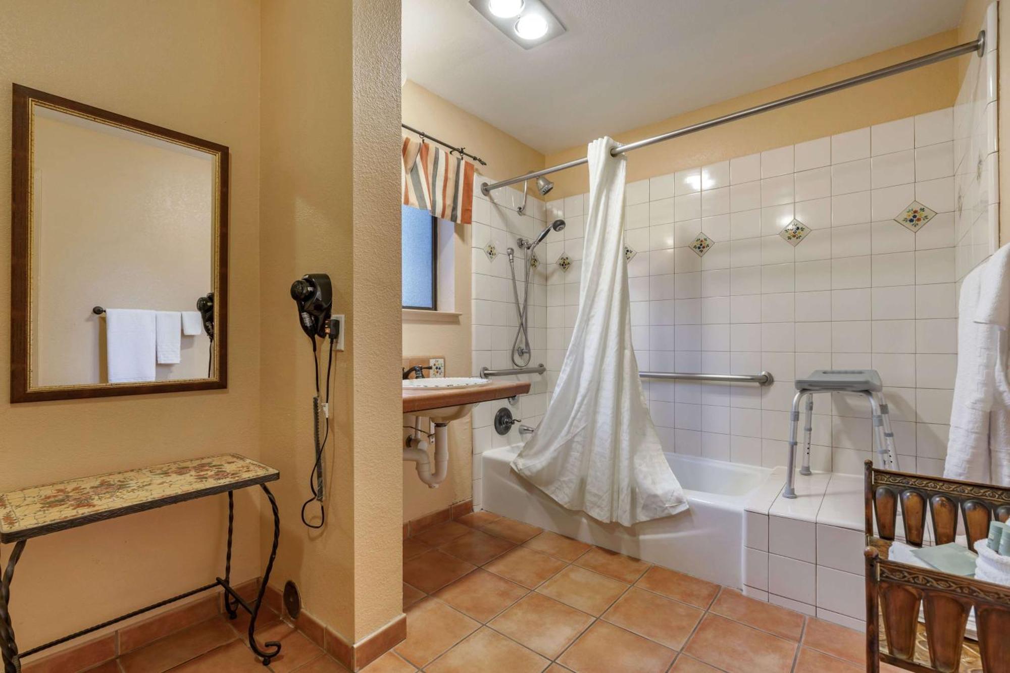 Hotel Western Rose Garden 3*