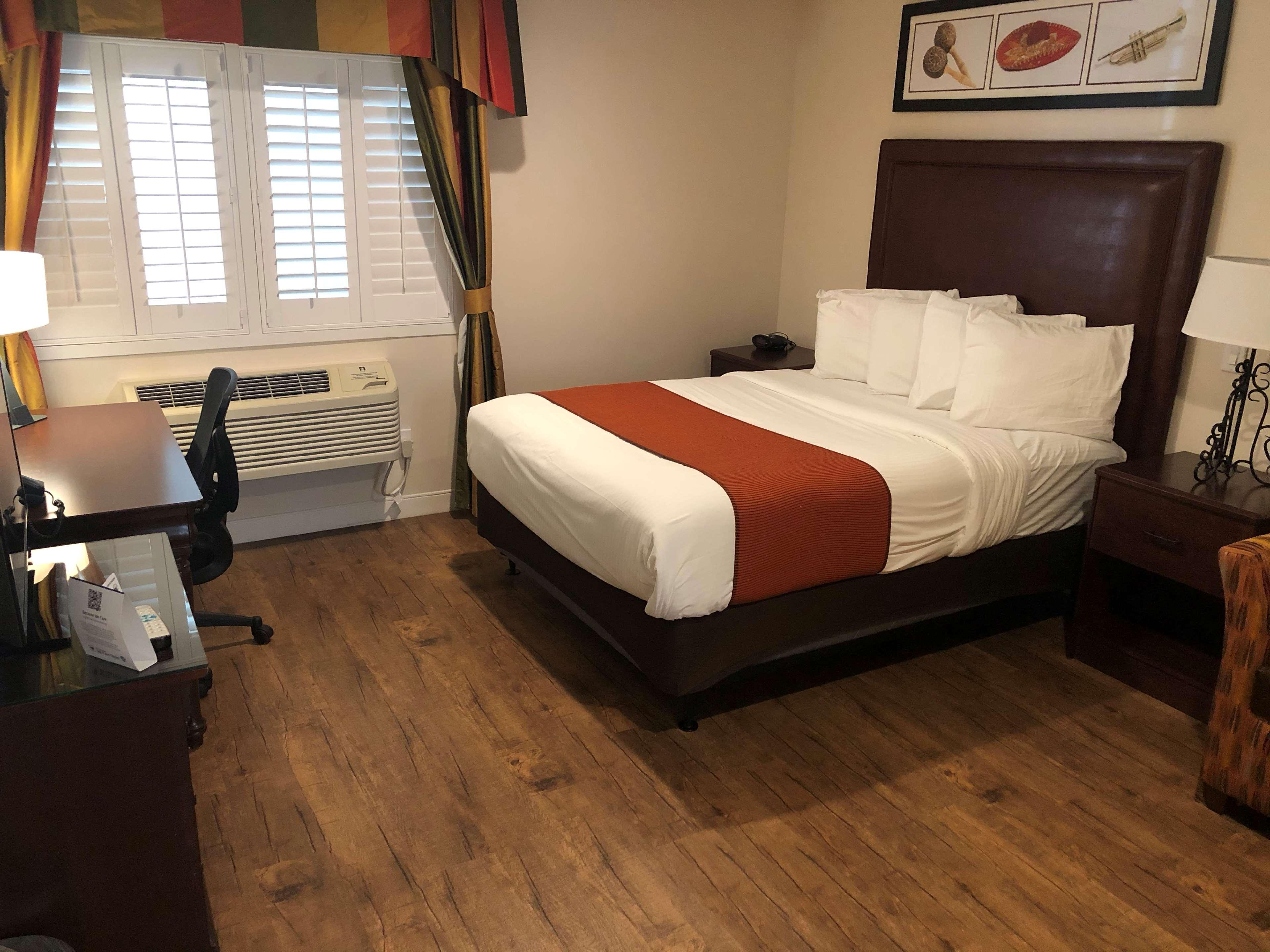 Hotel Western Rose Garden