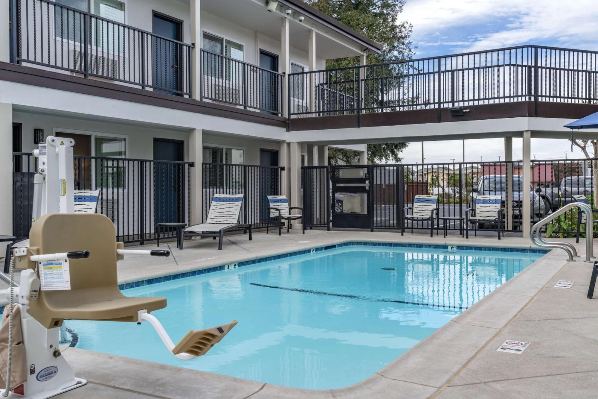 Western Rose Garden Hotel 3*