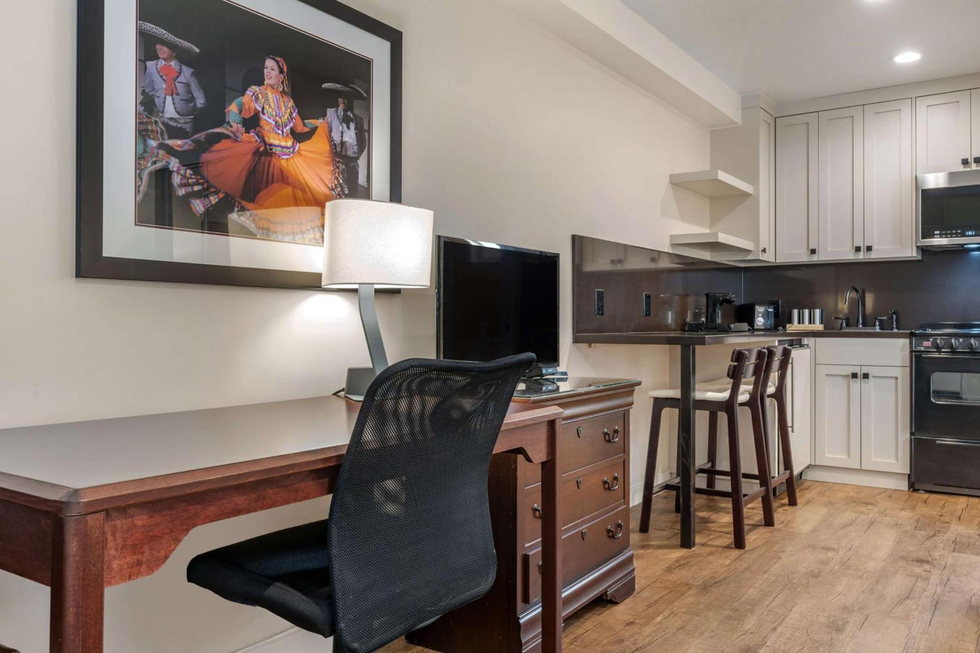 Western Rose Garden Hotel Watsonville