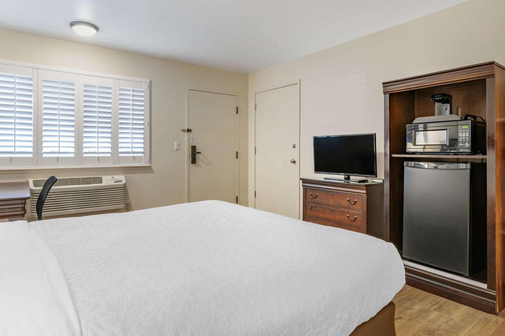 Hotel Western Rose Garden Watsonville